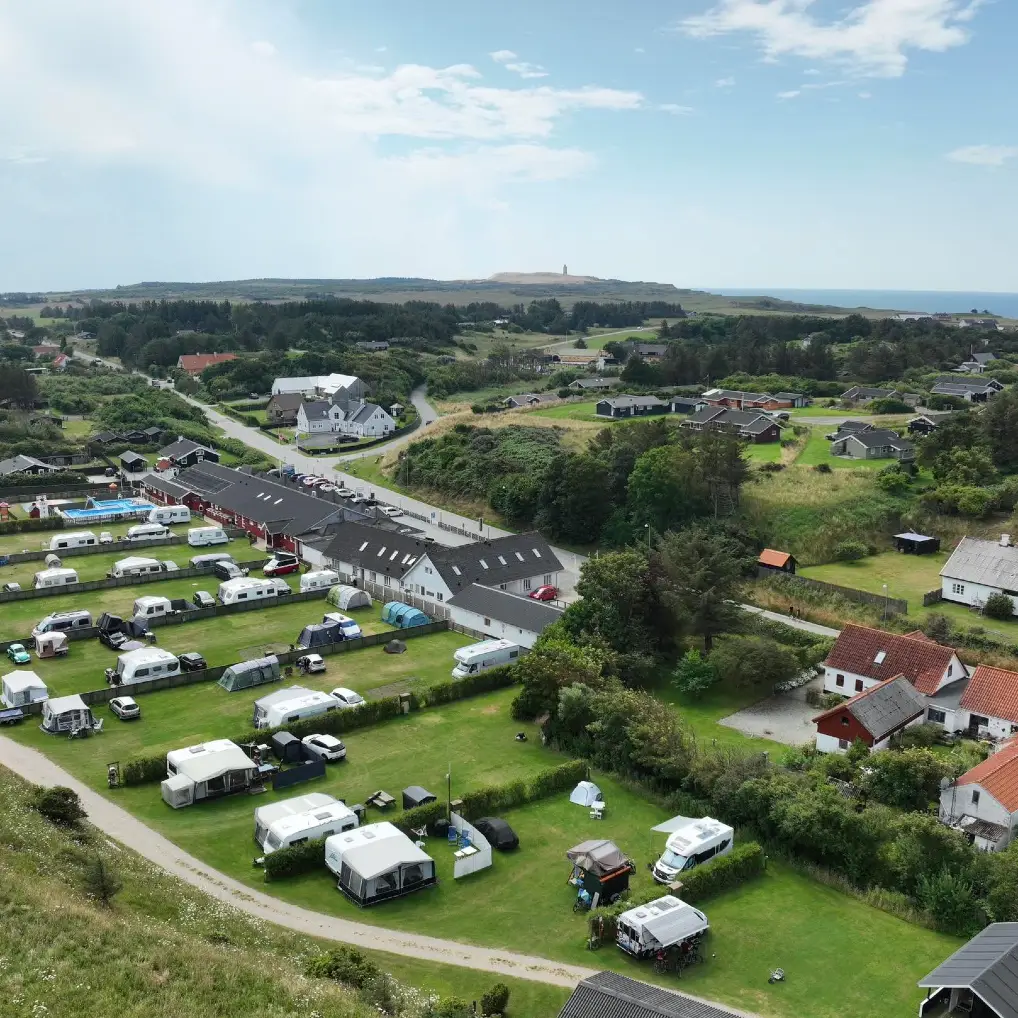 Egelunds Camping – luftfoto fra øst Egelunds Camping set fra luften med Vesterhavet i baggrunden