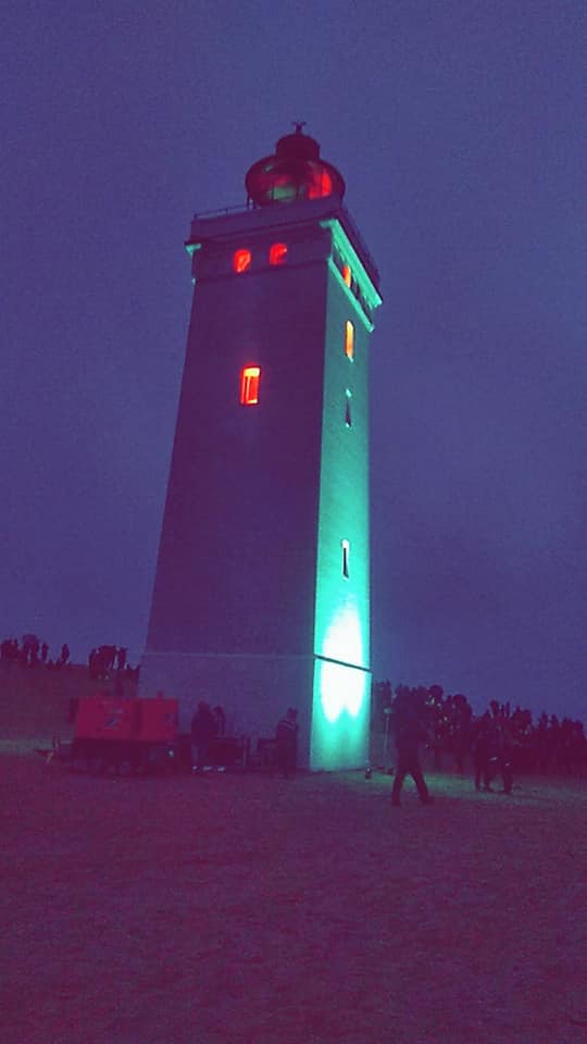 Rubjerg Knude Fyr til Hook og Cook - sensommersteming Rubjerg Knude Fyr oplyst om aftenen