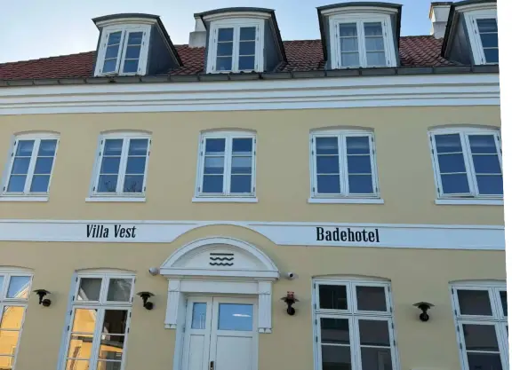 Villa Vest Badehotel facade i Lønstrup
